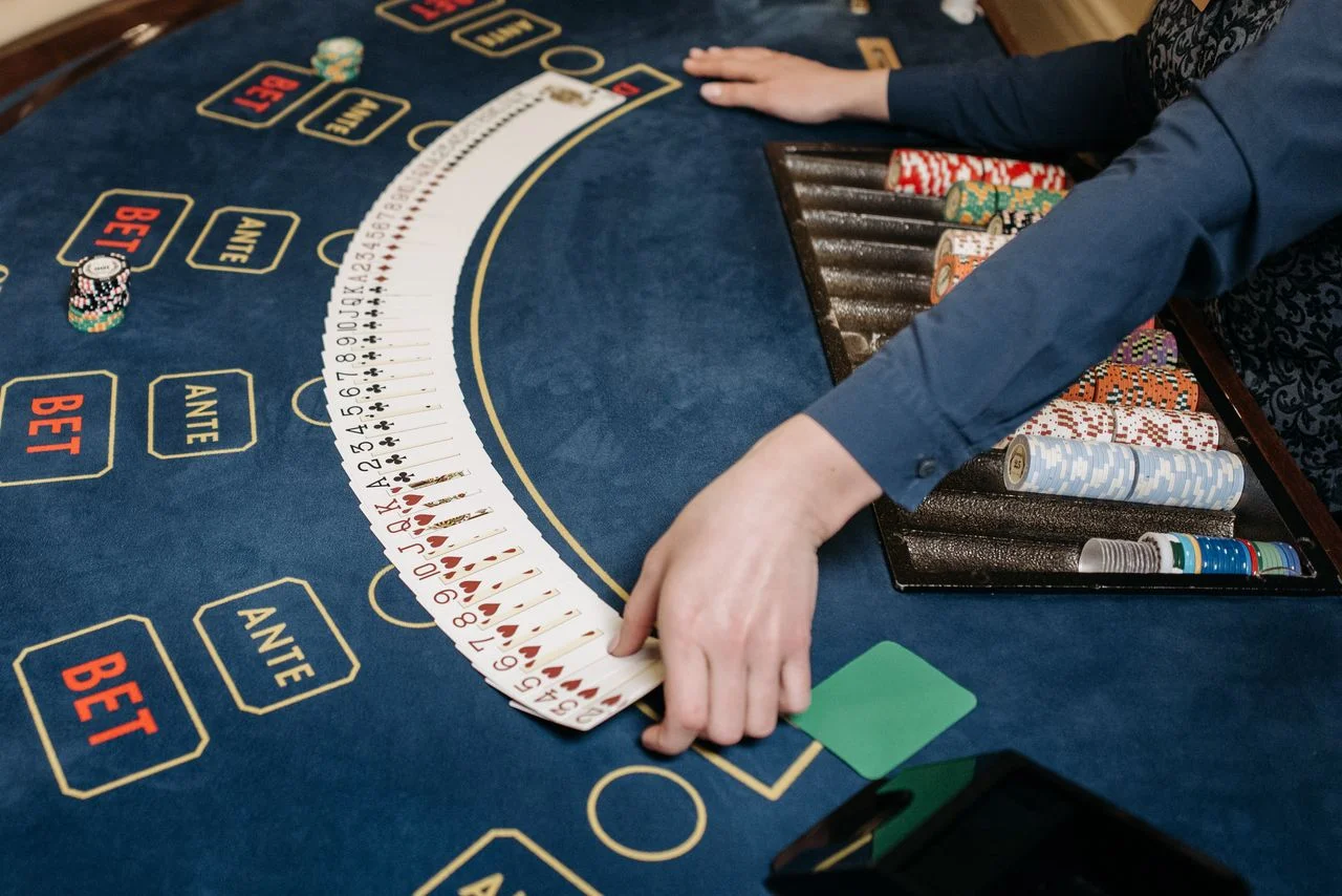 xin889 — Luật chơi từng thể loại: Slot, Casino, bắn cá và game bài